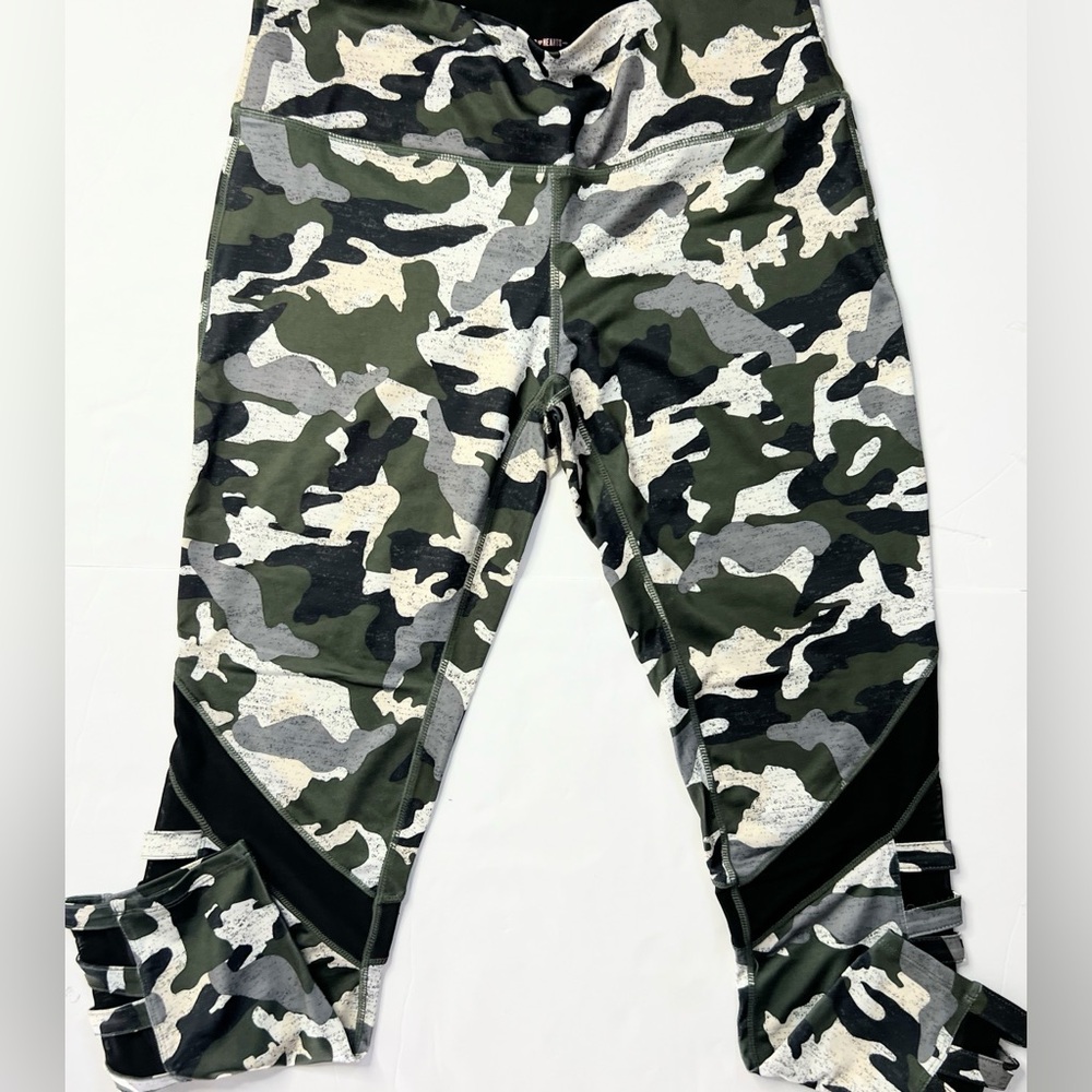 Final price buy as is)
Camo Leggings